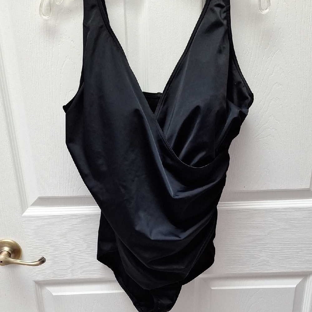 q Lands' End Classic Black Swimsuit. Nice Condition Size 18W